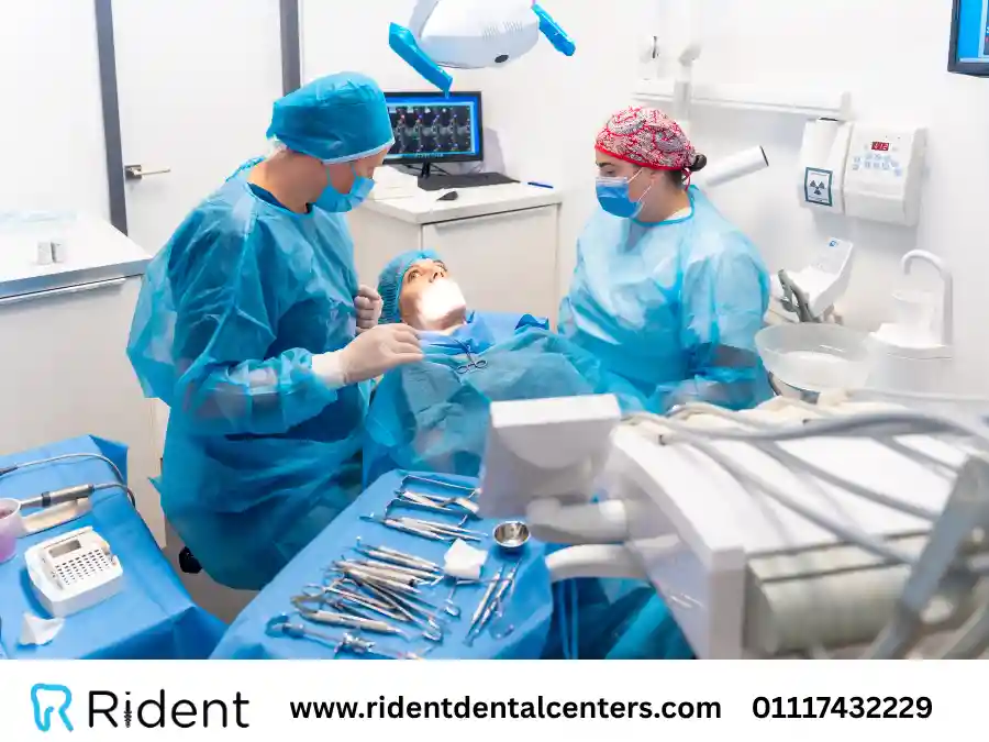 متى تُستخدم الجراحة في زراعة الأسنان؟